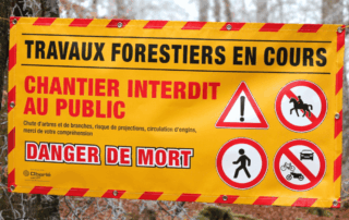 bâche de signalisation idéale sur les chantiers forestiers pour le marquage forestier. Indications claires et sécurisées d'un chantier forestier en cours