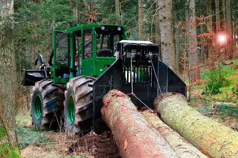 Vignette-cable-debardage (1) tracteur forestier avec un treuil pour débardage du bois traction de câble acier compacté Kobrax